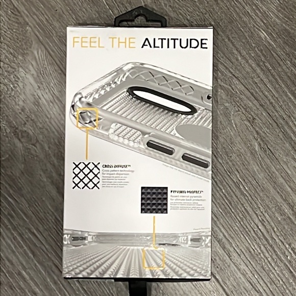 NIB-Cell Helmet Altitude Series phone case, iPhone 12/12Pro - Picture 2 of 4